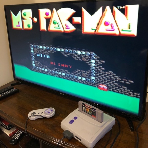 Super Nintendo Game Console - Picture 1 of 6